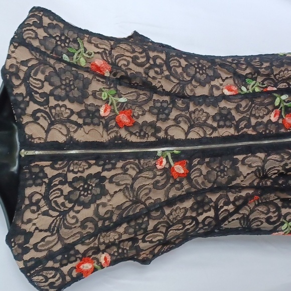 Gabby Skye  Floral Lace Fit-&-Flare Dress size 6 - Picture 4 of 7